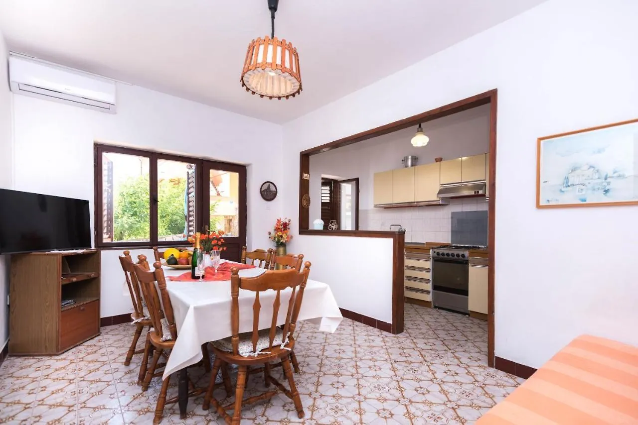 Apartments Salis Pag Town 0*,