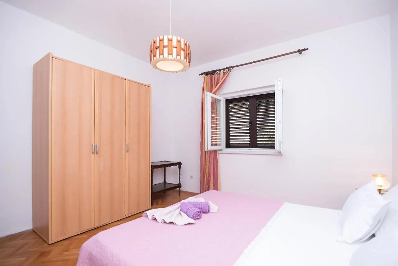 Apartments Salis Pag Town