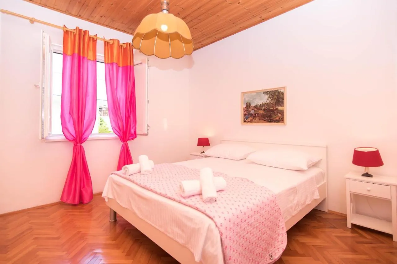 Apartments Salis Pag Town