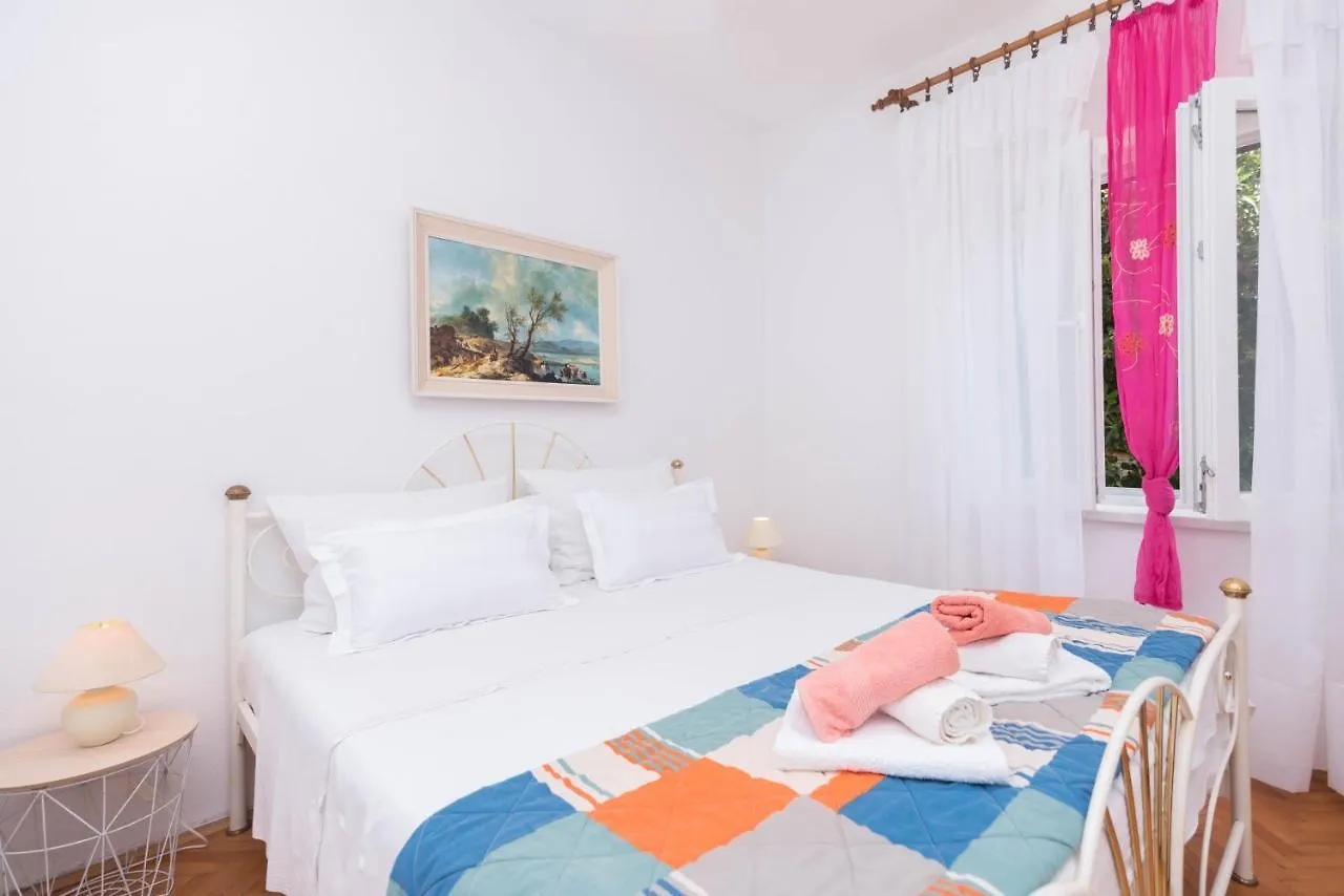 Apartments Salis Pag Town 0*,