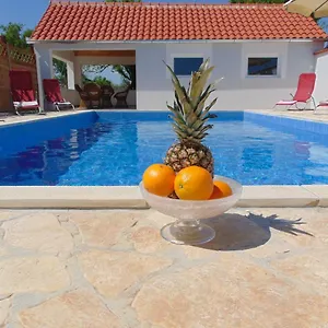  Ferienhaus Donji Lepuri