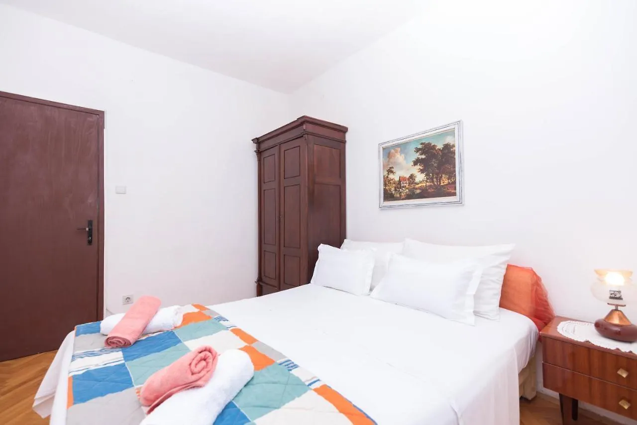 Apartments Salis Pag Town