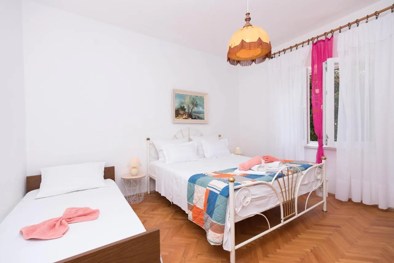 Apartments Salis Pag Town